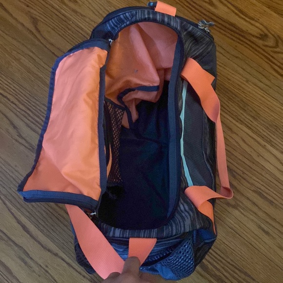 Adidas Gym Bag - Picture 6 of 7